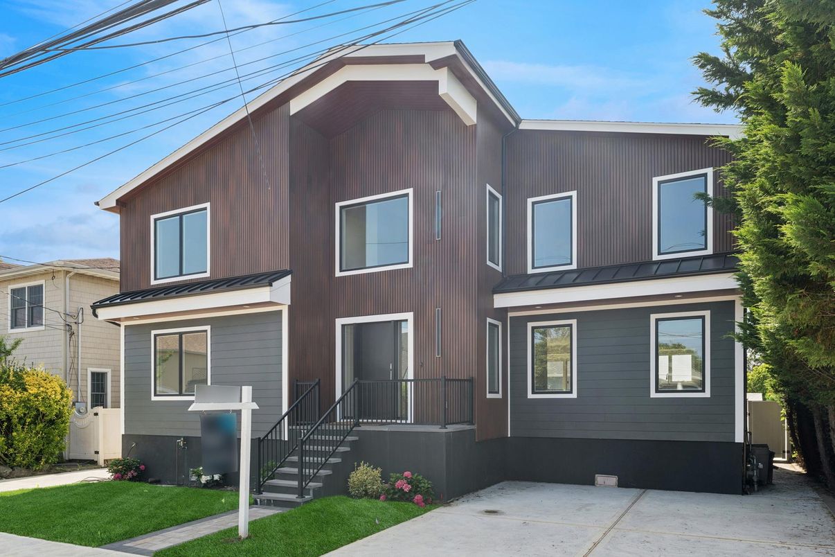 Exterior, Facade, Rowhouse