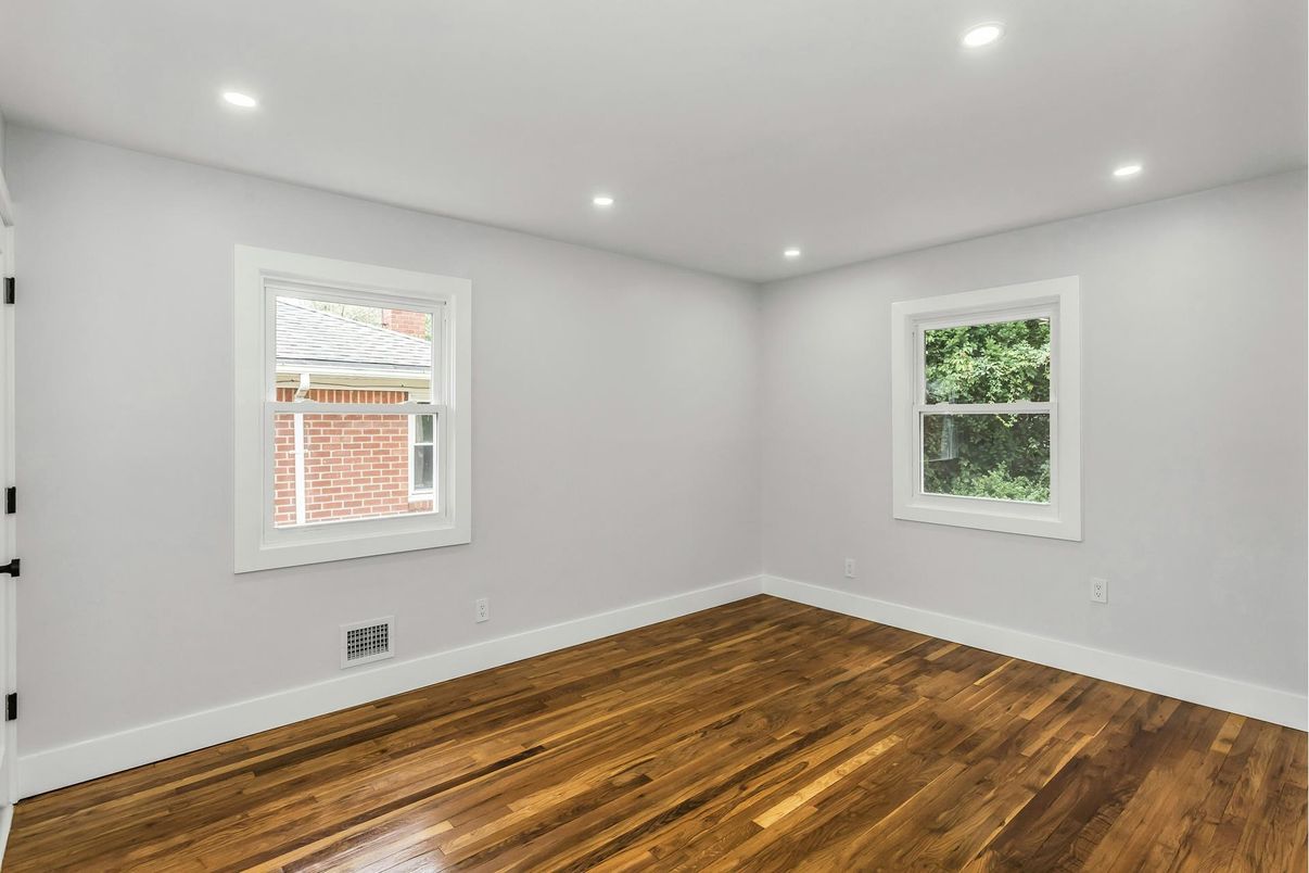 Empty room, Interior, Recessed Lighting, Wood Texture Flooring