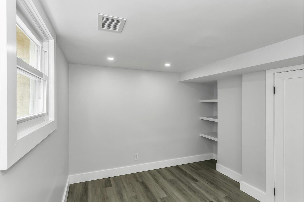 Empty room, Interior, Recessed Lighting, Wood Texture Flooring