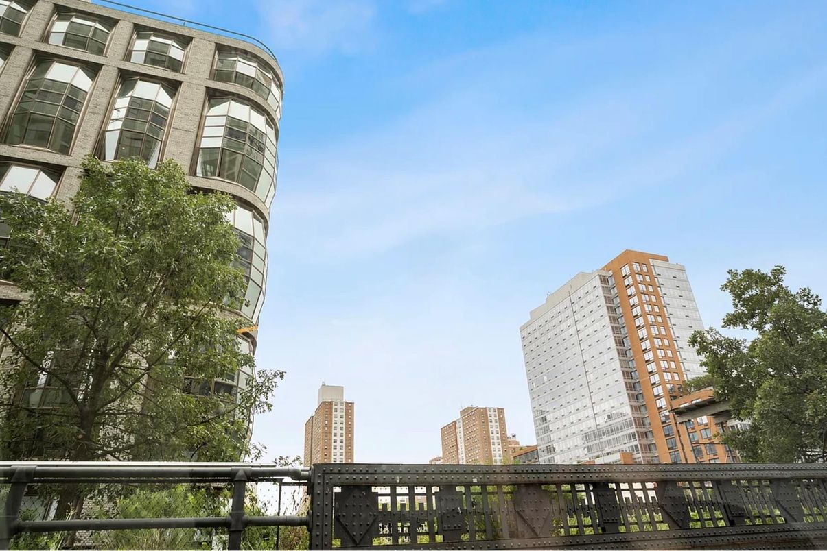Exterior, Facade, Highrise