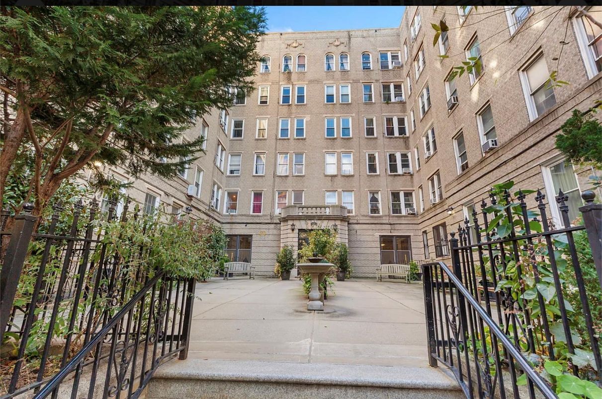 Exterior, Facade, Condo Building