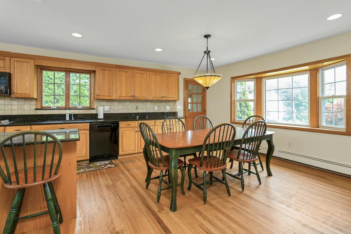 Dining room, Interior, Kitchen, Pendant Lights, Recessed Lighting, Wood Texture Flooring