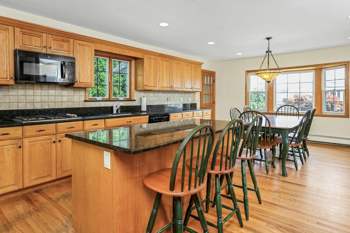 Dining room, Interior, Kitchen, Pendant Lights, Recessed Lighting, Wood Texture Flooring