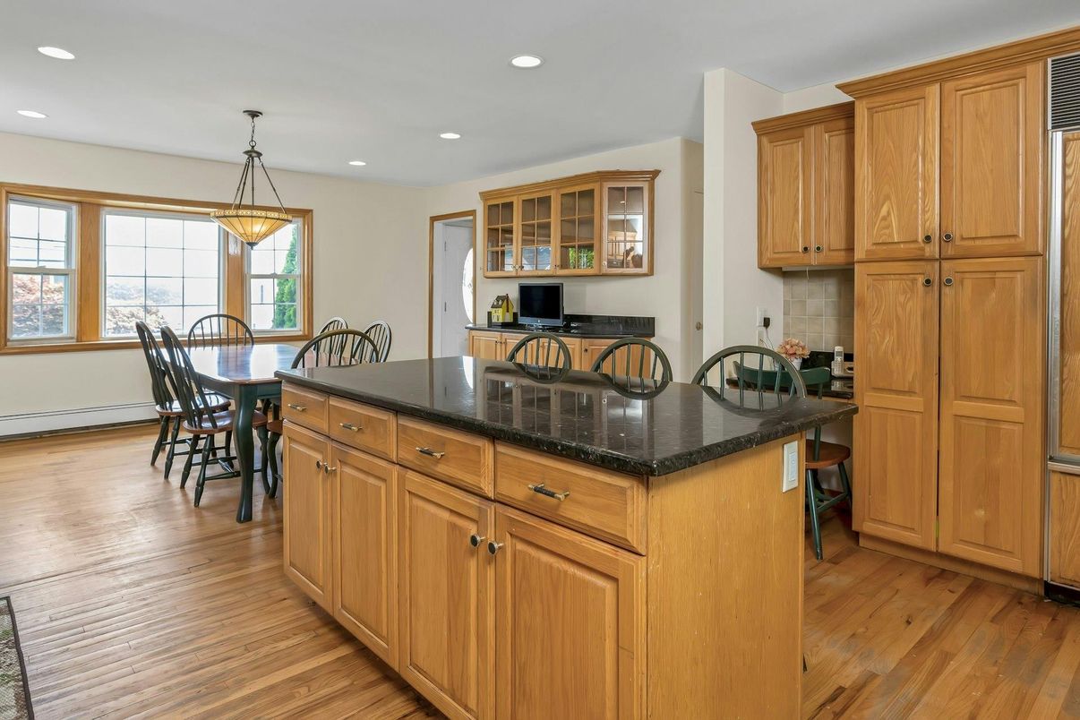 Dining room, Interior, Kitchen, Pendant Lights, Recessed Lighting, Wood Texture Flooring