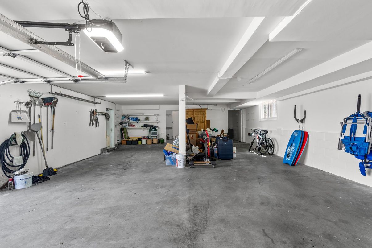 Garage, Interior