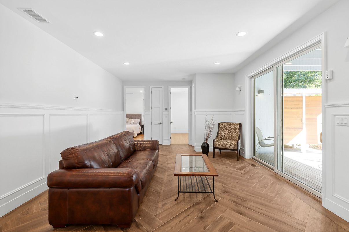Interior, Living room, Recessed Lighting, Wood Texture Flooring