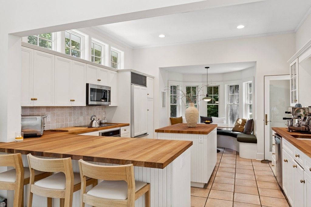 Dining room, Interior, Kitchen, Pendant Lights, Recessed Lighting, Stainless Steel Appliances