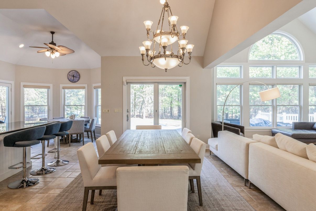 Chandelier, Dining room, Interior, Living room
