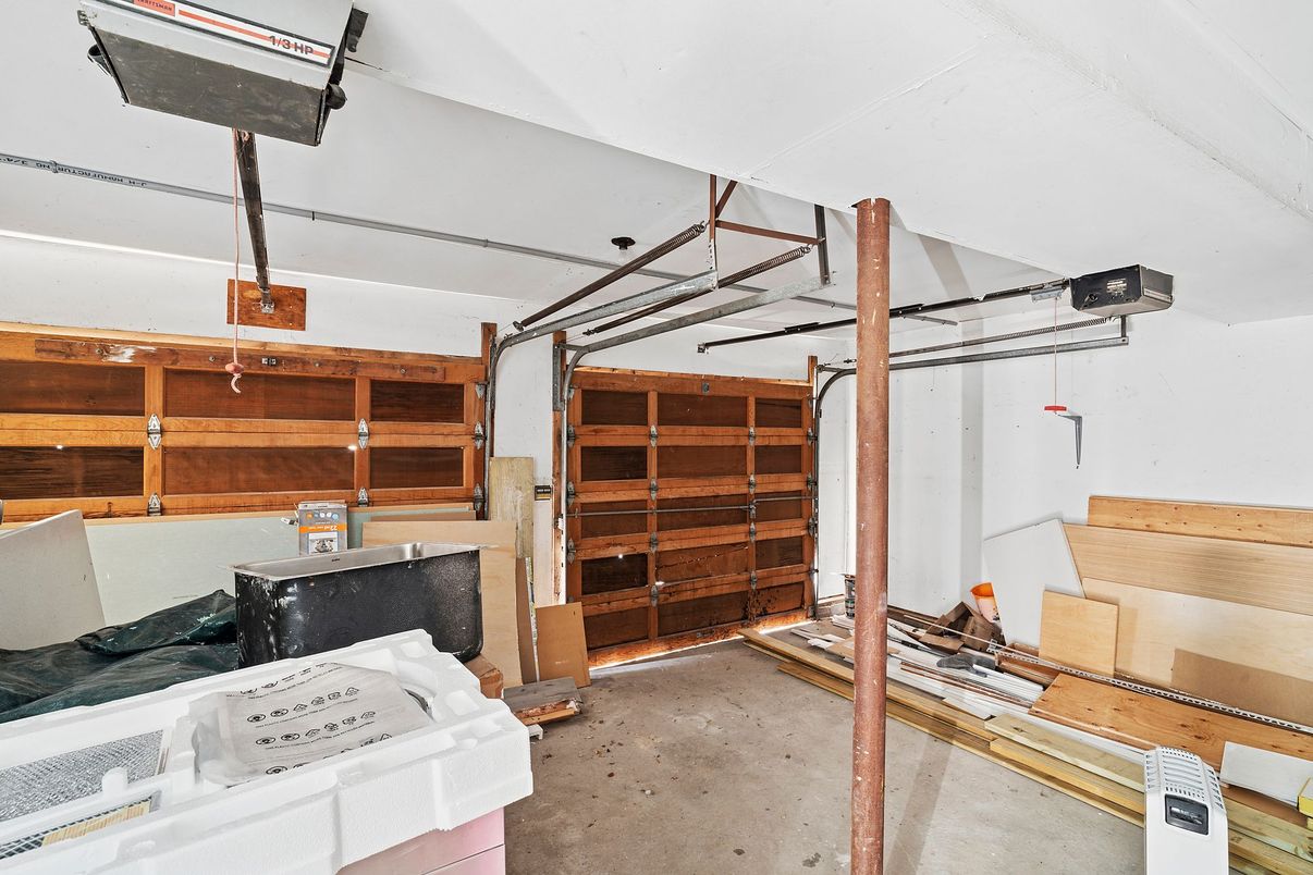 Garage, Interior