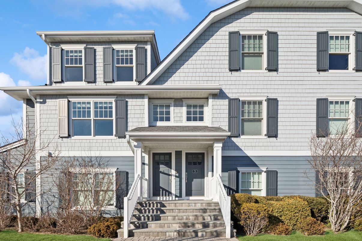Exterior, Facade, Queen Anne Victorian