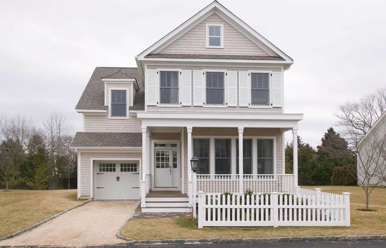 Attached, Exterior, Facade, Queen Anne Victorian
