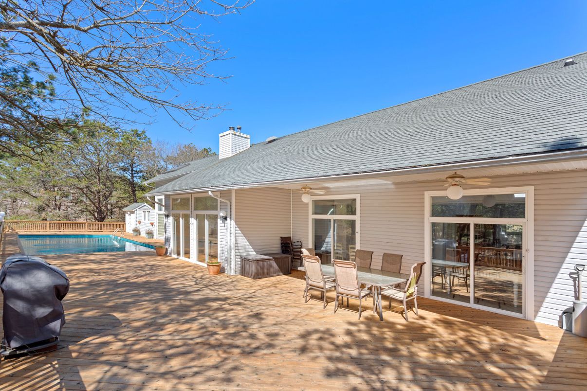 Exterior, Pool