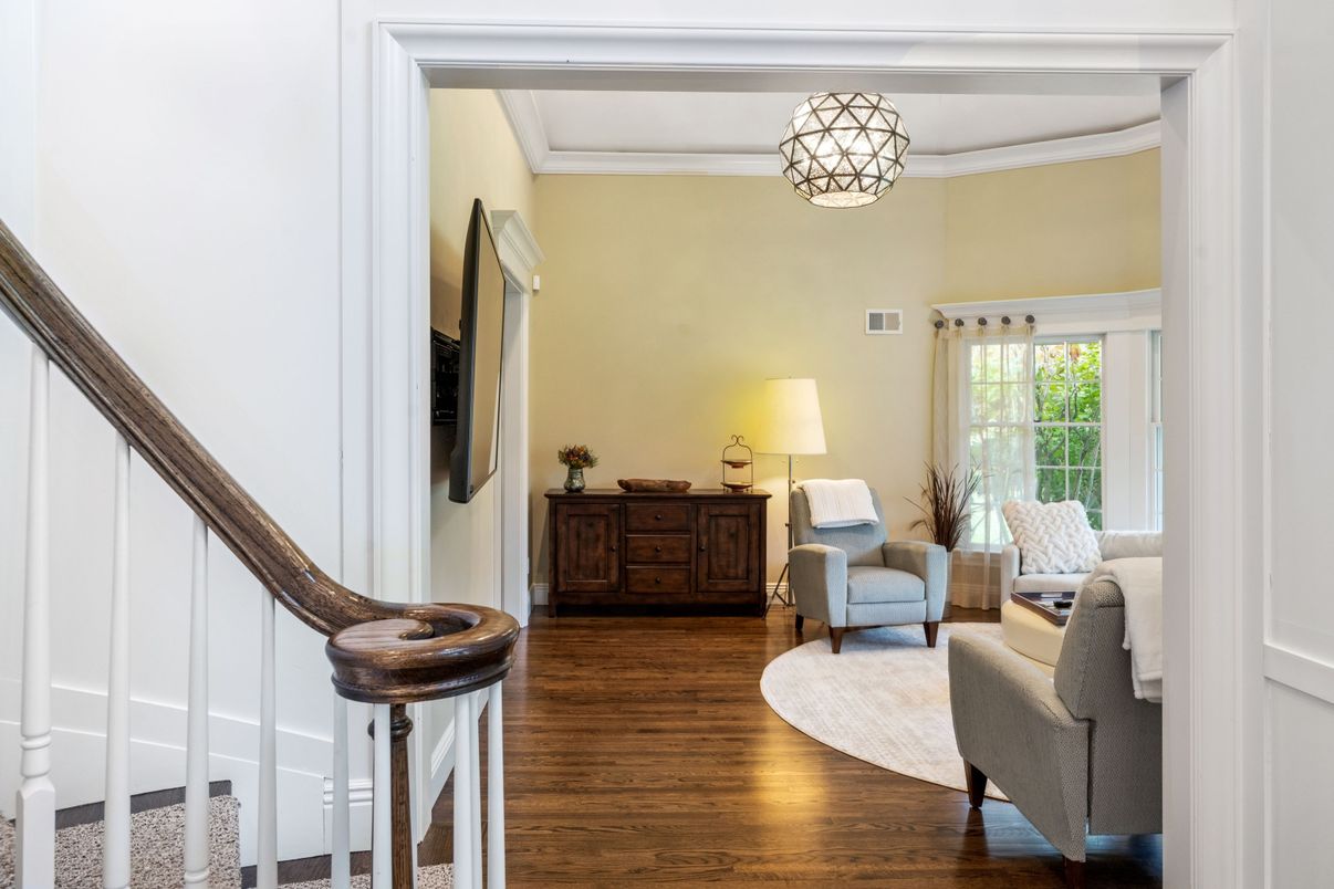 Interior, Pendant Lights, Wood Texture Flooring