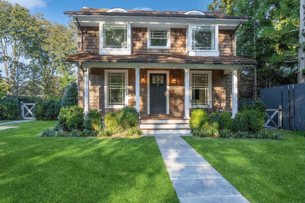 Exterior, Facade, American Foursquare