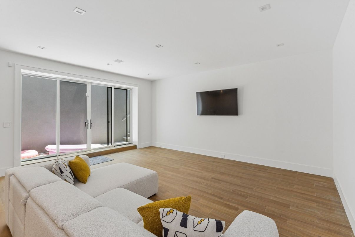 Interior, Living room, Recessed Lighting, Wood Texture Flooring
