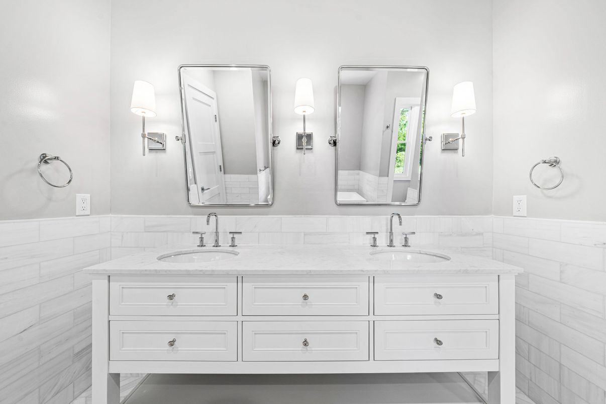 Bathroom, Dual Sink Vanities, Interior