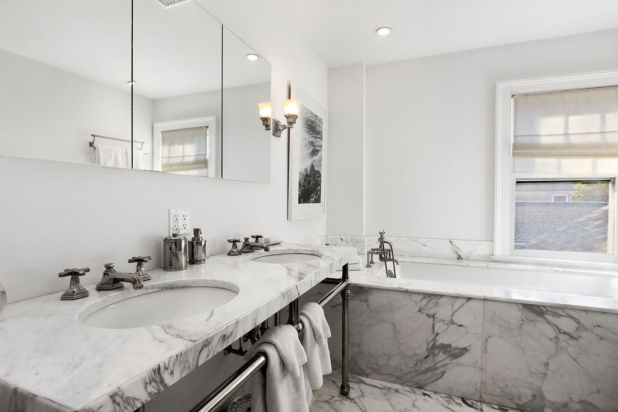 Bathroom, Interior, Recessed Lighting