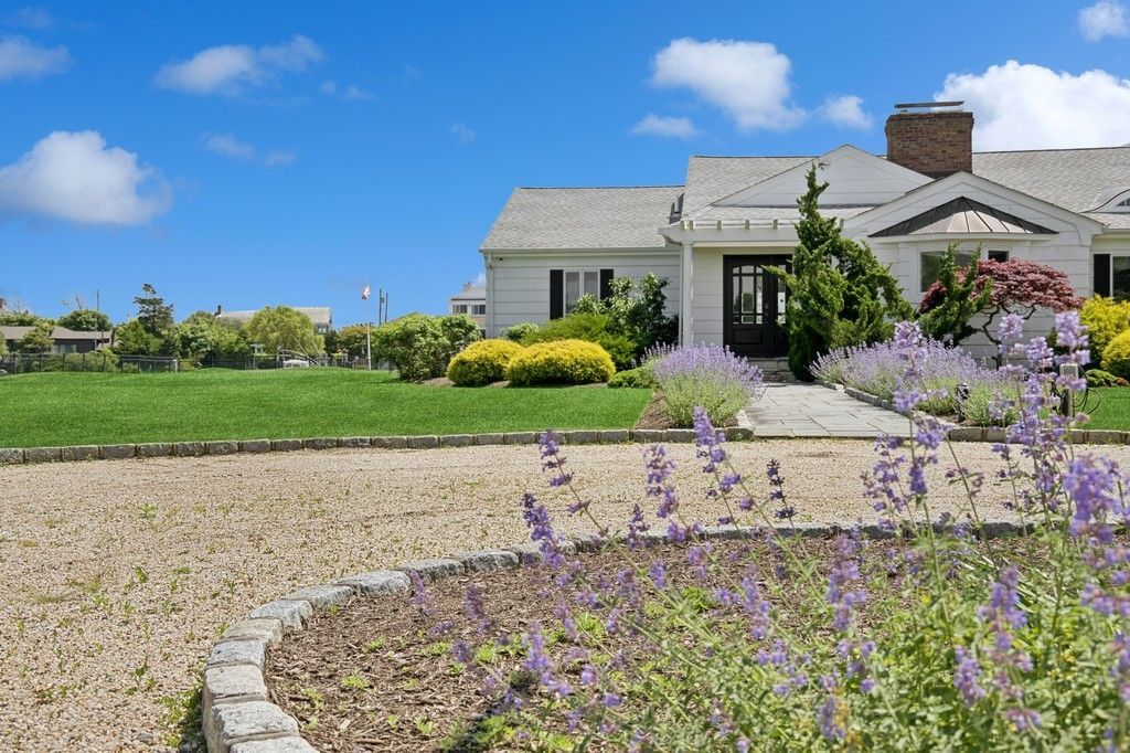Backyard, Exterior, Facade, Ranch