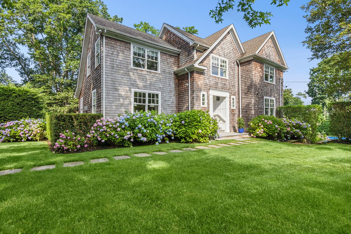 Backyard, Exterior, Facade, Brick Facade, Brick Traditional
