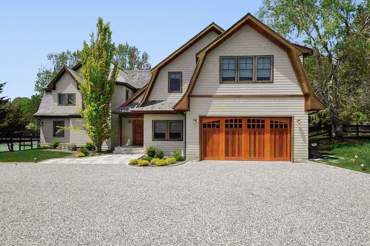 Attached, Exterior, Facade, Farmhouse