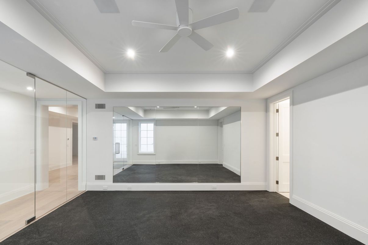 Empty room, Interior, Recessed Lighting