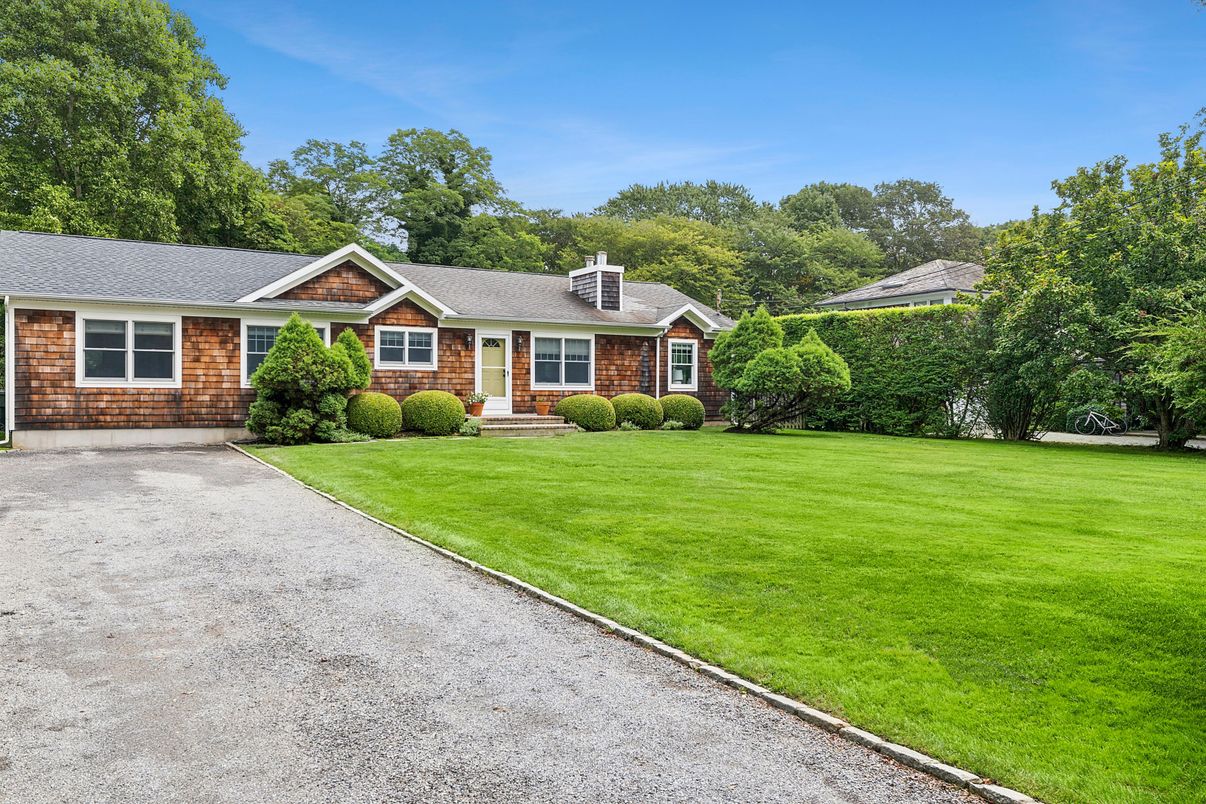 Exterior, Facade, Brick Facade, Ranch