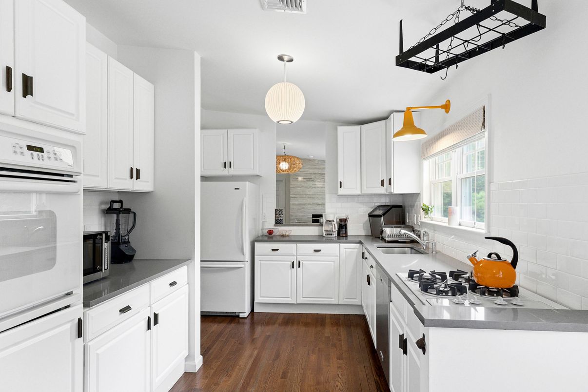 Interior, Kitchen, Pendant Lights, Wood Texture Flooring
