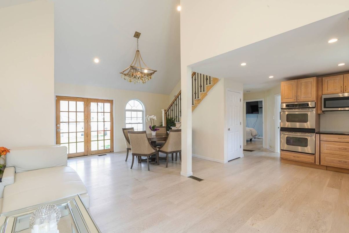Chandelier, Dining room, Interior, Kitchen, Pendant Lights, Recessed Lighting, Stainless Steel Appliances, Wood Texture Flooring