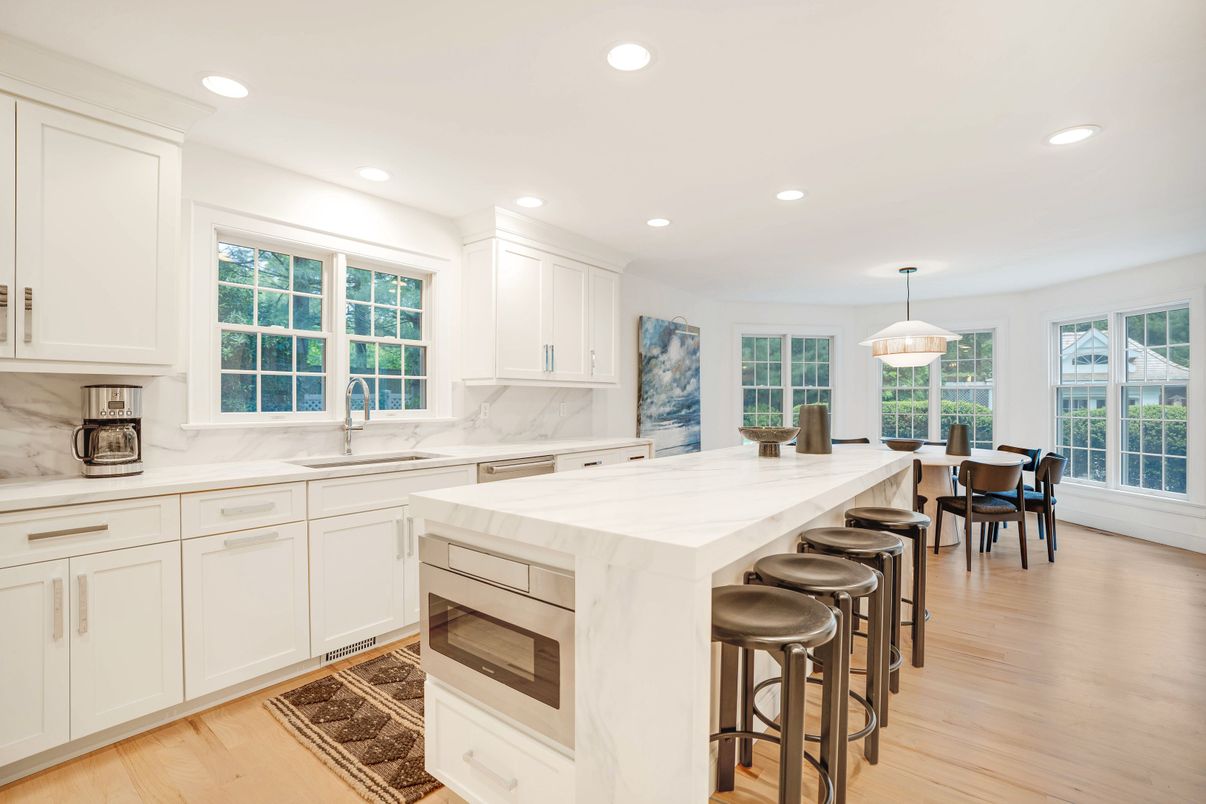 Dining room, Interior, Kitchen, Pendant Lights, Recessed Lighting, Wood Texture Flooring