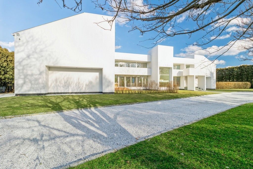 Attached, Backyard, Exterior, Facade, Modern