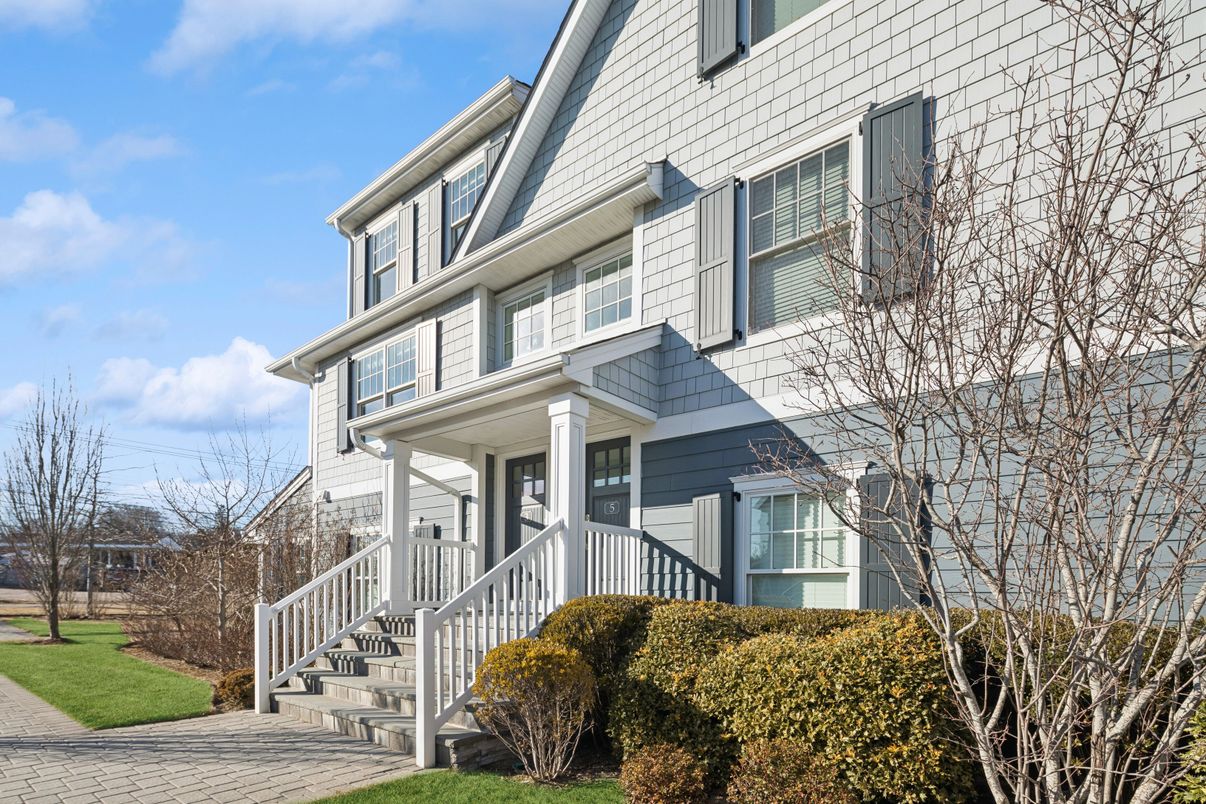 Exterior, Facade, Queen Anne Victorian