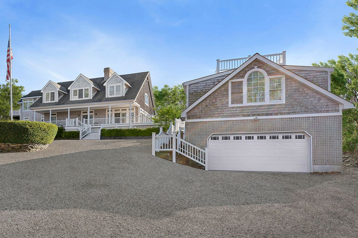 Attached, Exterior, Facade, Cape Cod