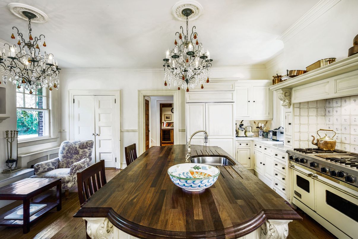 Chandelier, Dining room, Interior, Kitchen, Stainless Steel Appliances, Wood Texture Flooring
