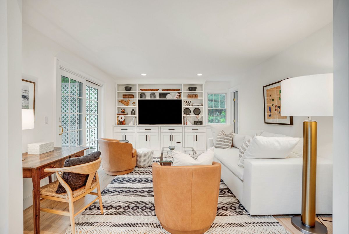 Interior, Living room, Recessed Lighting, Wood Texture Flooring