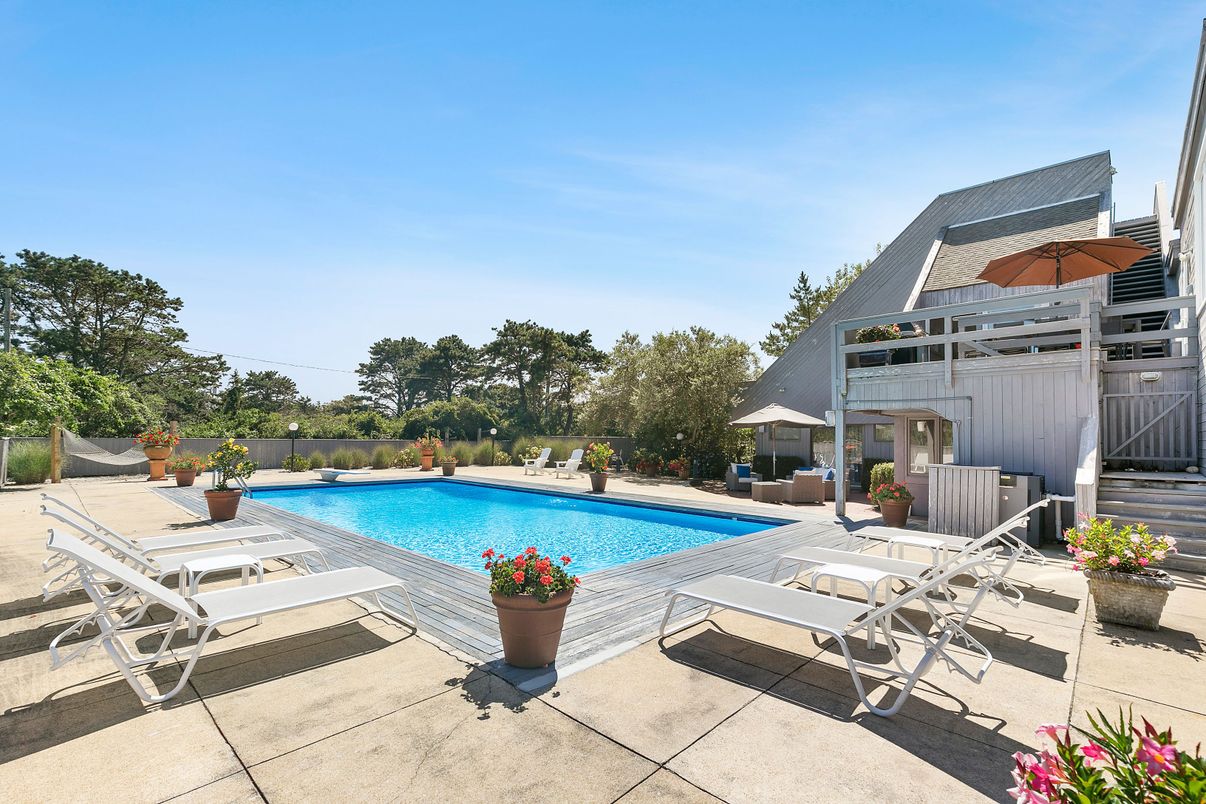 Exterior, Pool