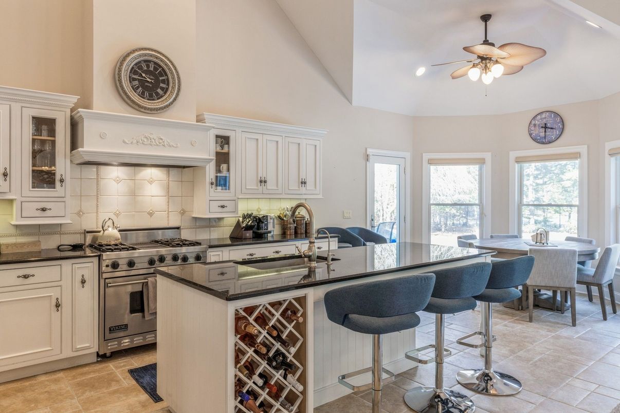 Dining room, Interior, Kitchen, Recessed Lighting, Stainless Steel Appliances