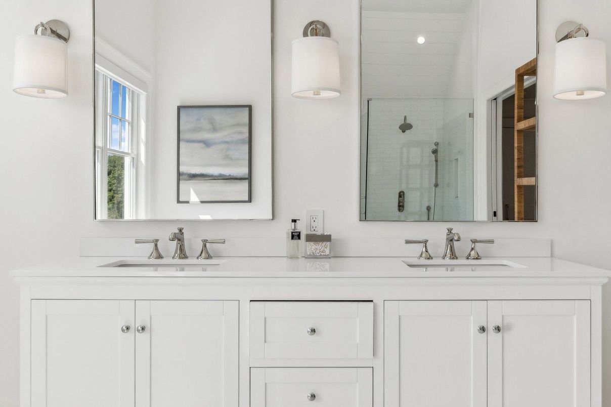 Bathroom, Dual Sink Vanities, Interior, Recessed Lighting