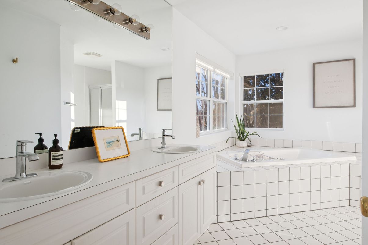 Bathroom, Dual Sink Vanities, Interior