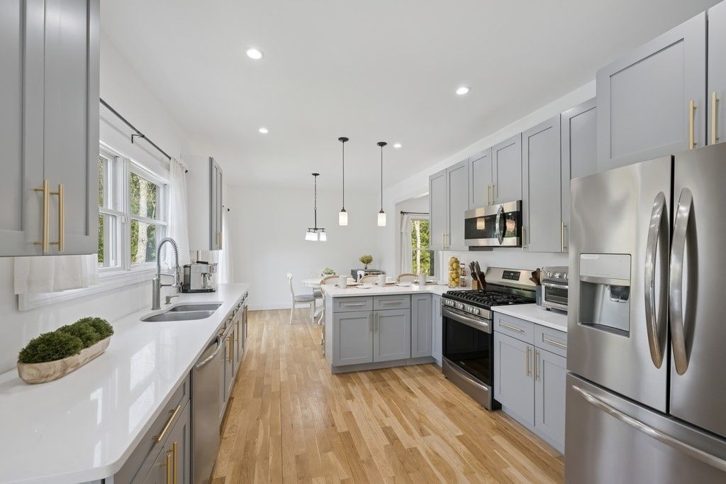 Dining room, Interior, Kitchen, Pendant Lights, Recessed Lighting, Stainless Steel Appliances, Wood Texture Flooring