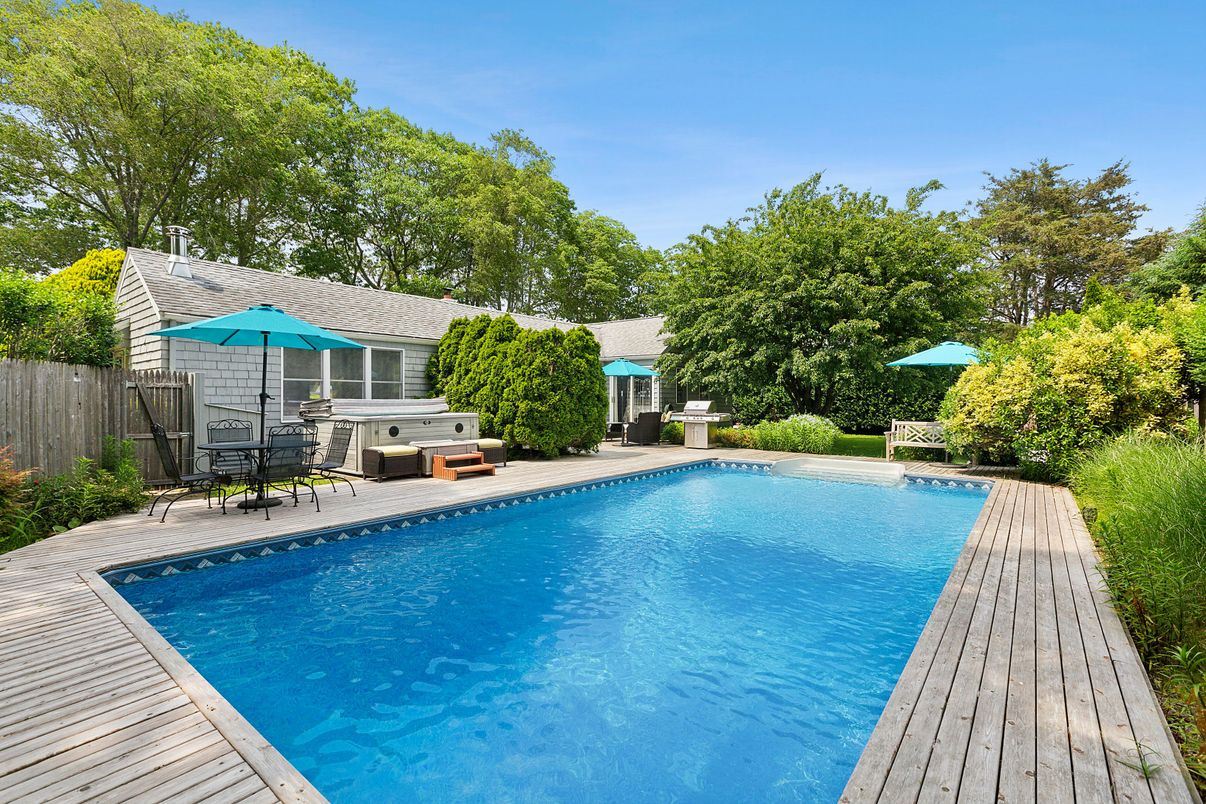 Exterior, Pool