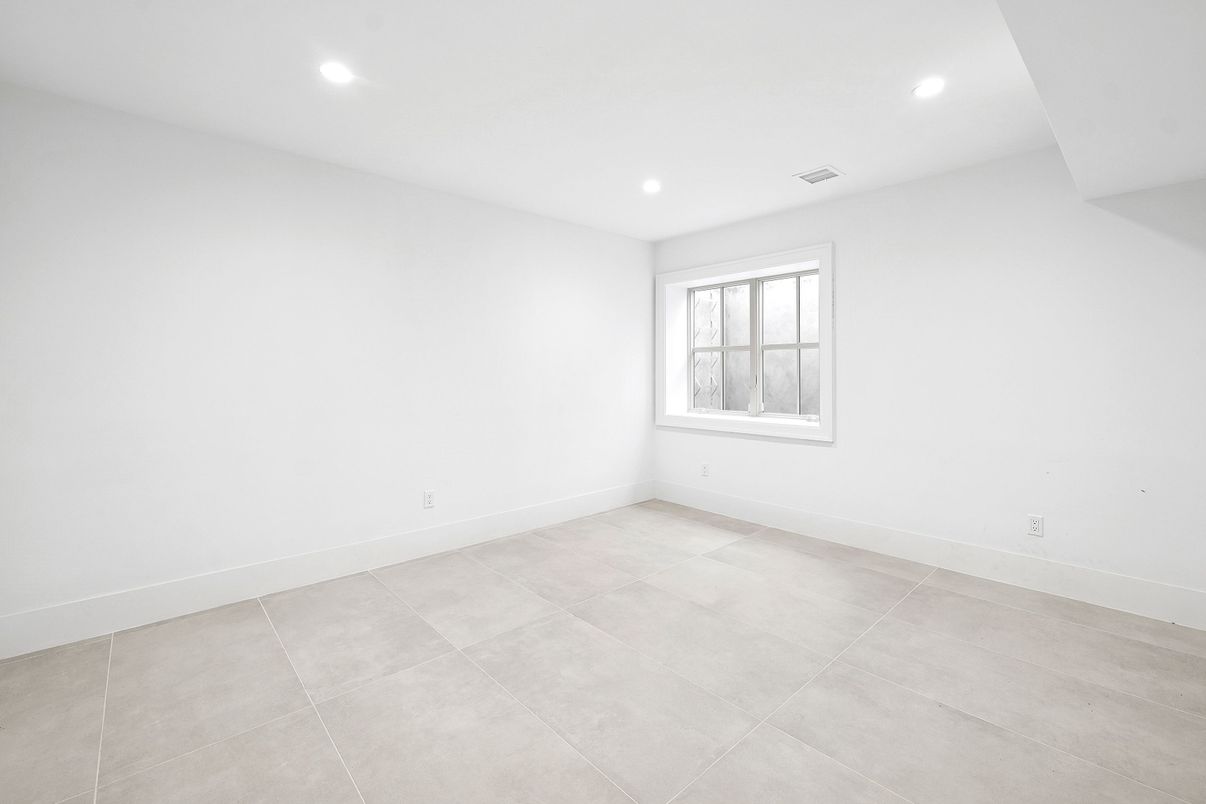 Empty room, Interior, Recessed Lighting