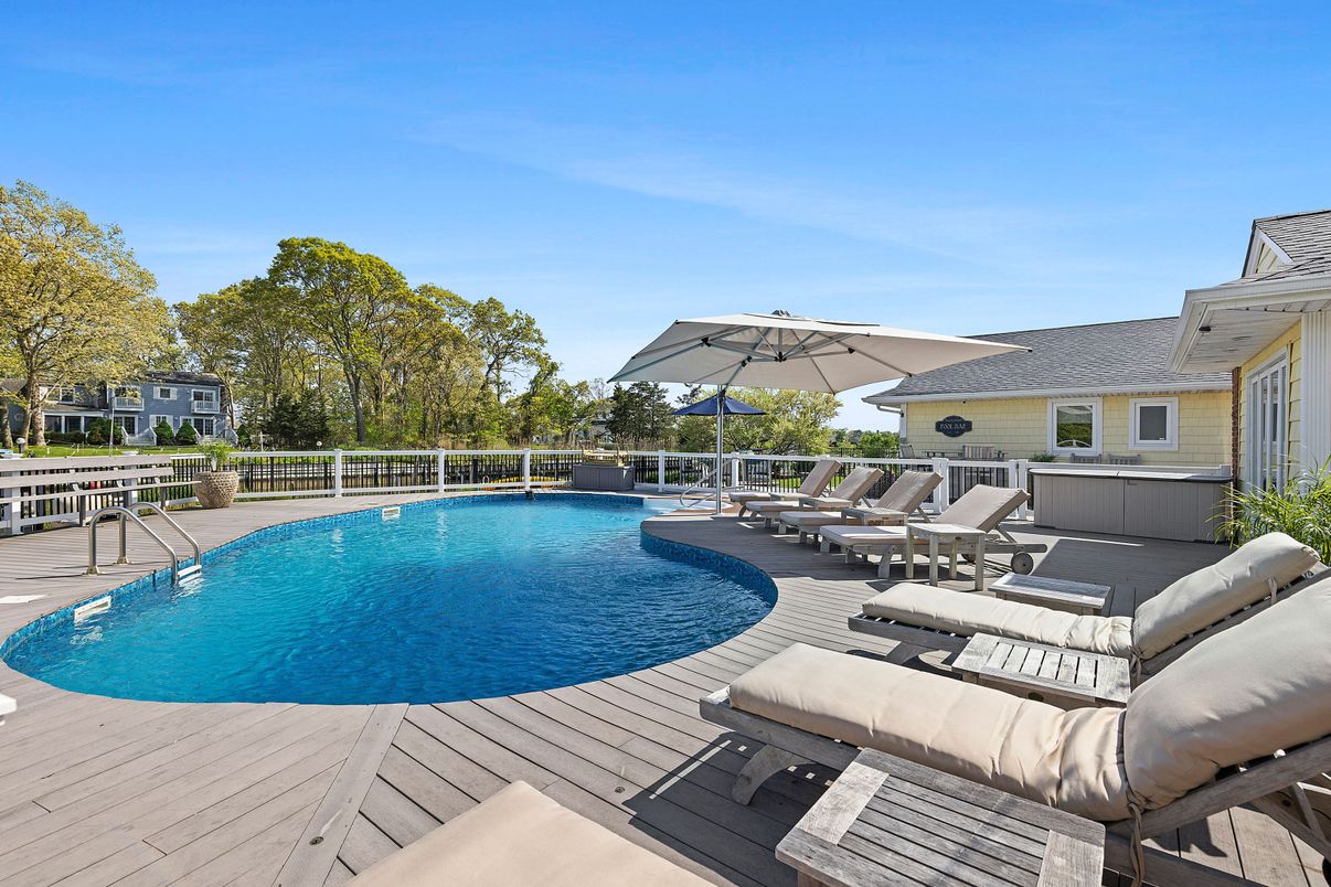 Exterior, Hot Tub, Pool