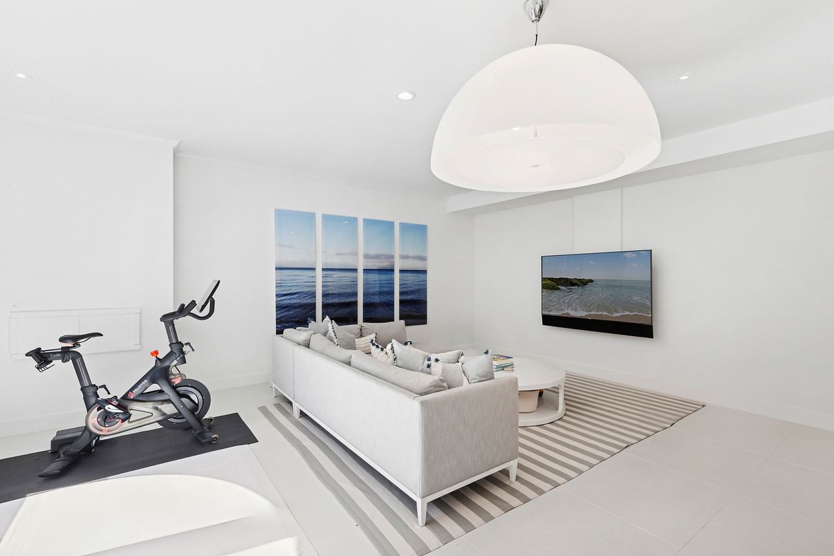 Fitness Equipment, Interior, Living room, Recessed Lighting