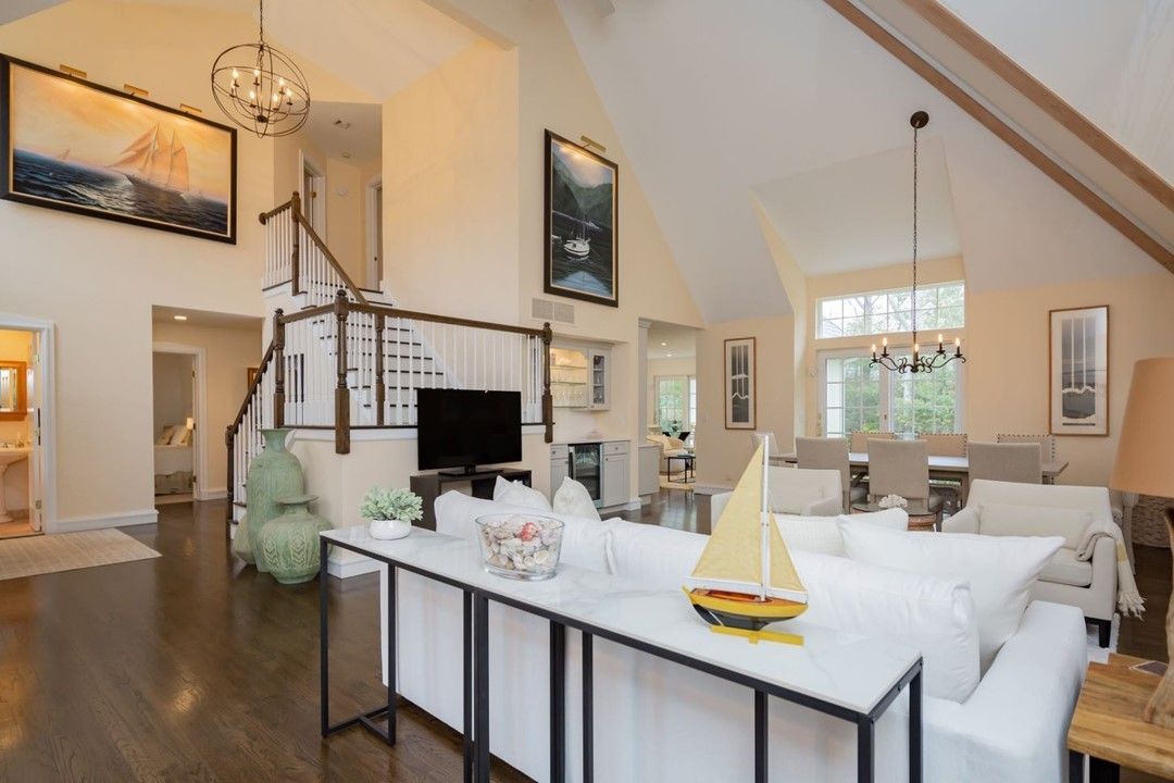 Chandelier, Dining room, Interior, Living room, Recessed Lighting, Wood Texture Flooring