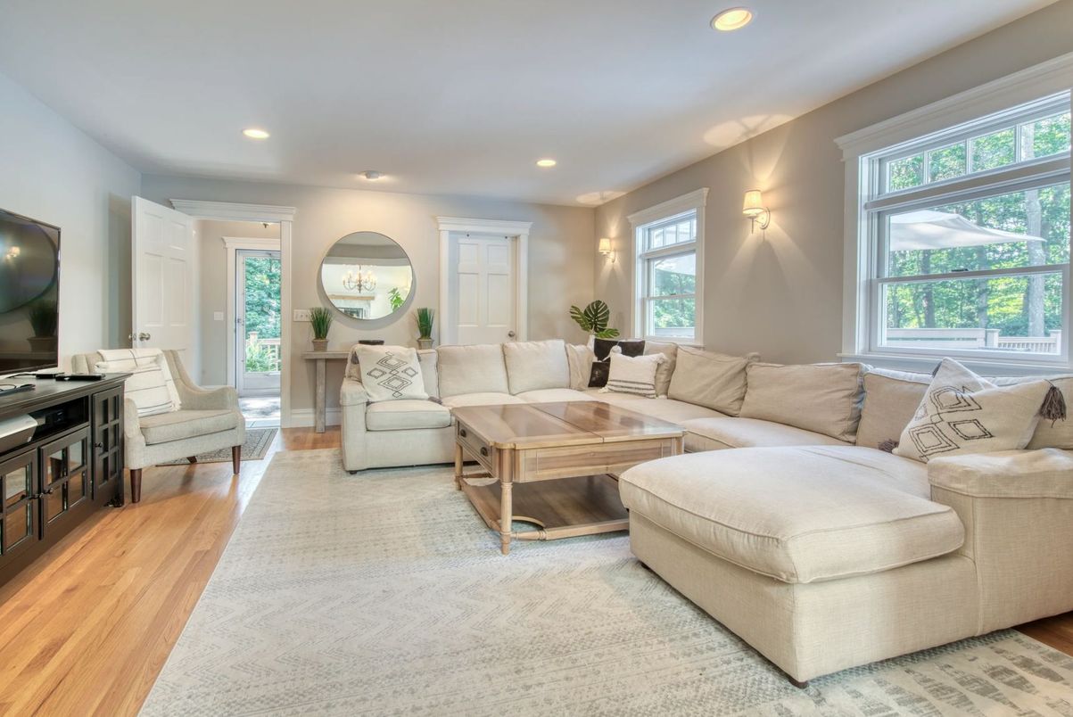 Interior, Living room, Recessed Lighting, Wood Texture Flooring