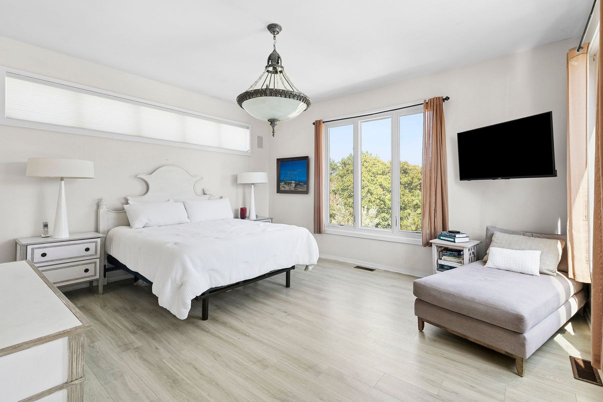 Bedroom, Interior, Pendant Lights, Wood Texture Flooring