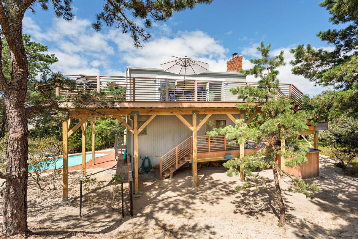 Exterior, Pool