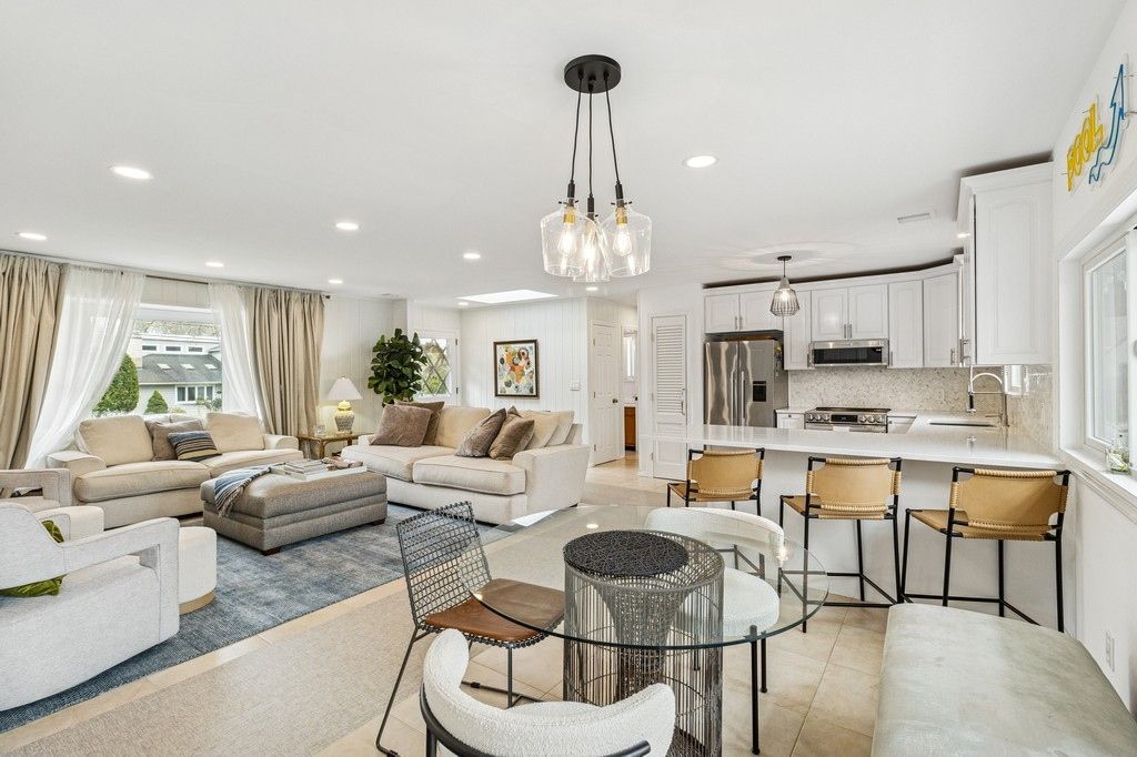 Interior, Kitchen, Living room, Pendant Lights, Recessed Lighting, Stainless Steel Appliances