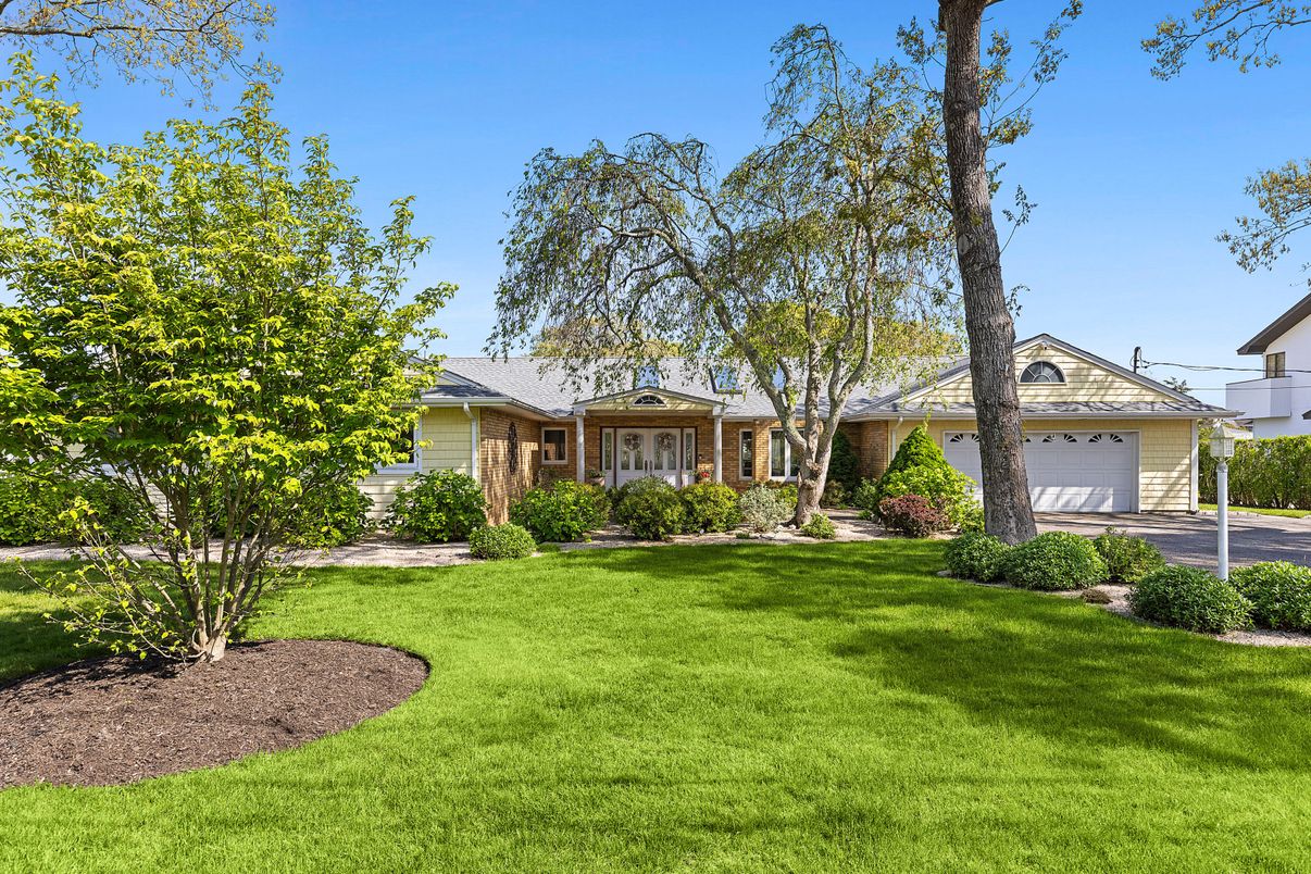 Attached, Backyard, Exterior, Facade, Brick Facade, Ranch