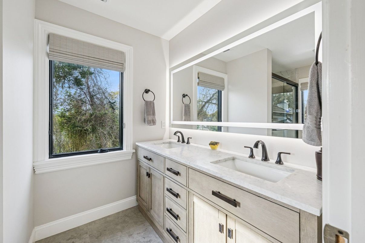 Bathroom, Dual Sink Vanities, Interior